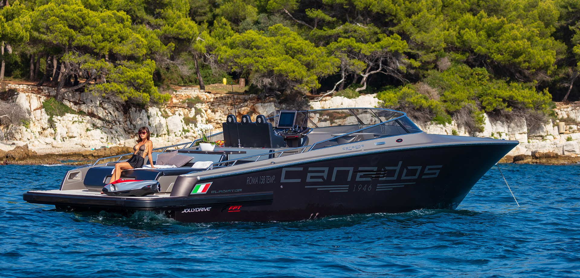 Canados Yachts - Gladiator 431 Speedster